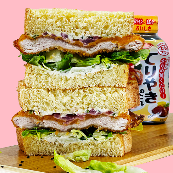 Knuspriges Chicken-Katsu-Sando, japanisches Sandwich von Waku Waku in Basel